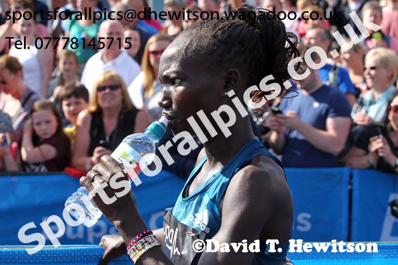 Mary Keitany wins the womens 2014 BUPA Great North Run. Photo: David T. Hewitson/Sports for All Pics